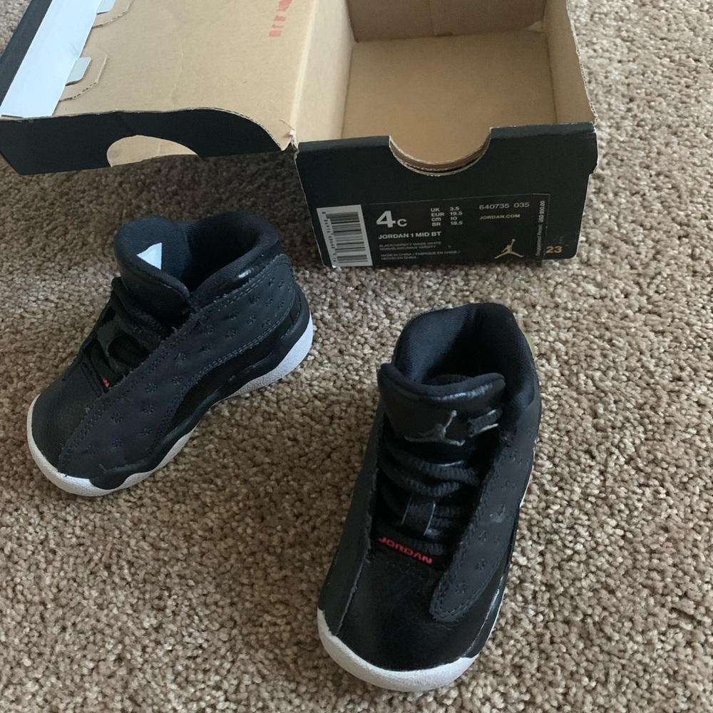 Jordan Sneakers 4c